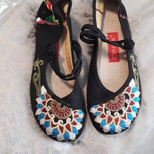 Hand embroidered chinese ballet flats 8.5
